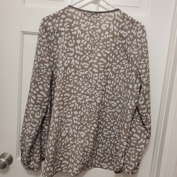 Apt. 9 Beige & White Animal Print Blouse Size XL - Picture 8 of 9
